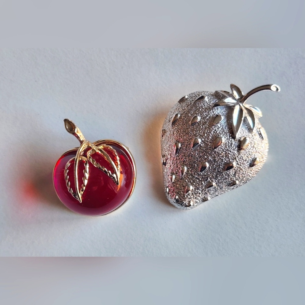 2 Vintage Sarah Coventry Brooches